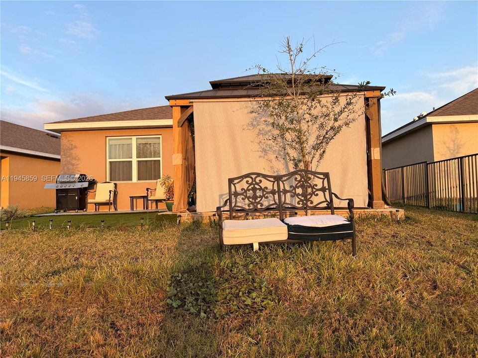For Sale: $374,900 (3 beds, 2 baths, 1614 Square Feet)