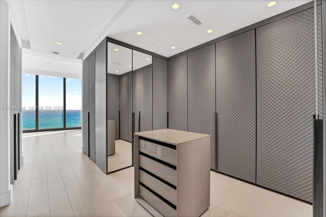 For Sale: $12,500,000 (5 beds, 7 baths, 4780 Square Feet)