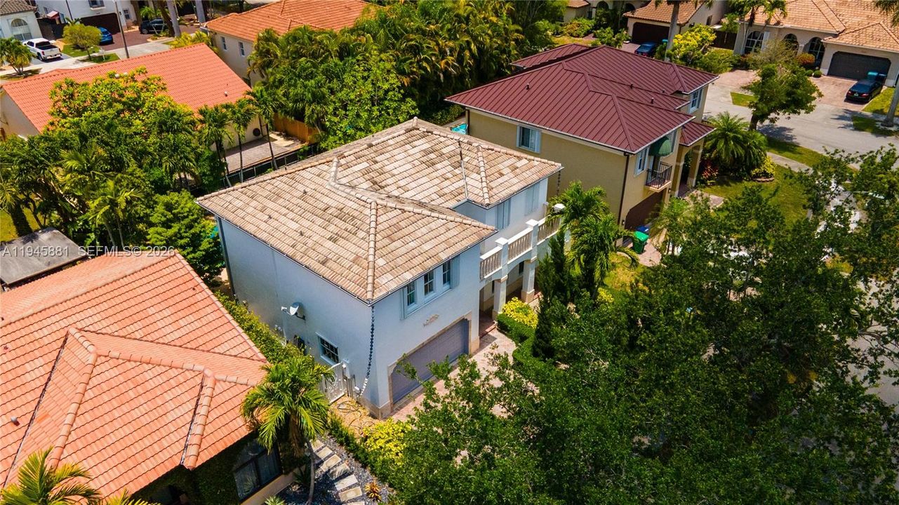 Под контрактом: $845,000 (4 спален, 3 ванн, 2549 Квадратных фут)