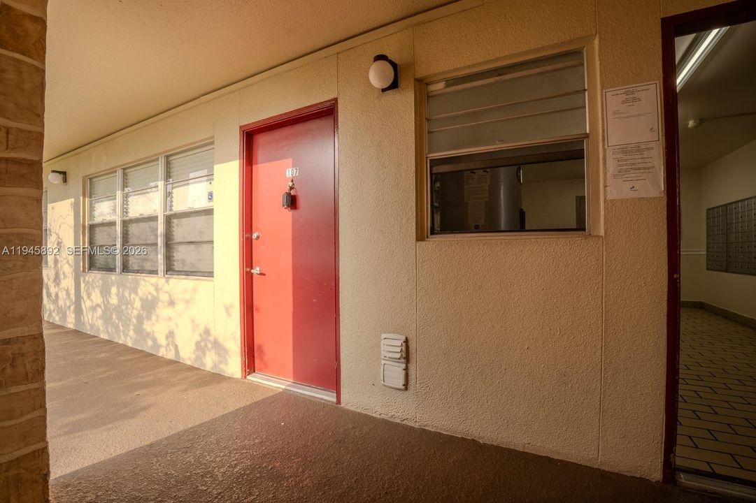Active With Contract: $119,000 (1 beds, 1 baths, 585 Square Feet)