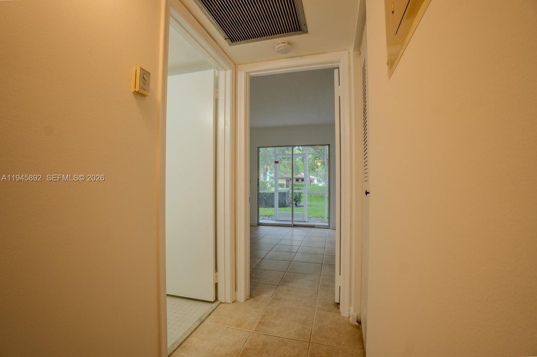 Active With Contract: $119,000 (1 beds, 1 baths, 585 Square Feet)