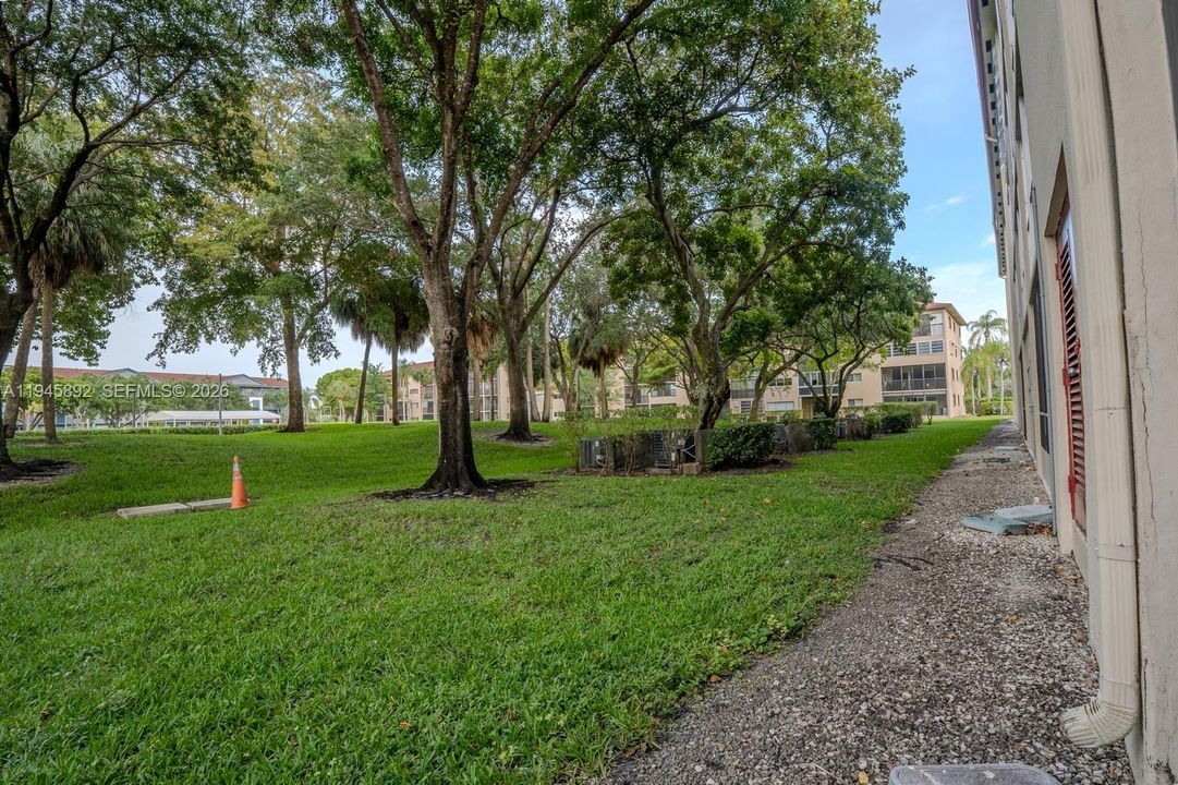 Active With Contract: $119,000 (1 beds, 1 baths, 585 Square Feet)