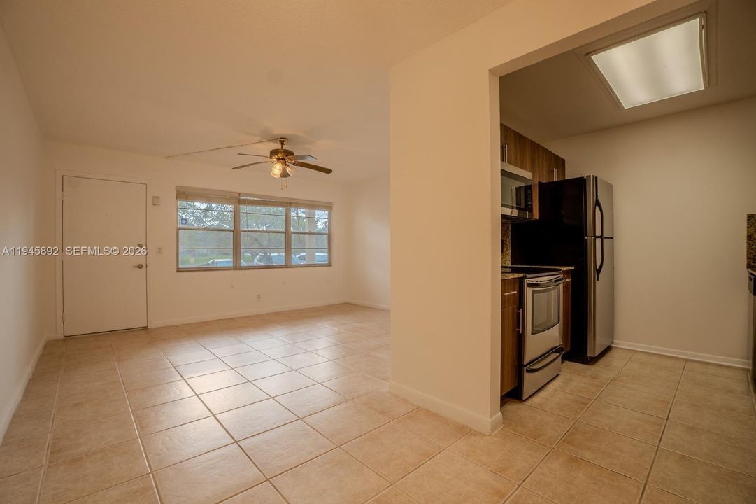 Active With Contract: $119,000 (1 beds, 1 baths, 585 Square Feet)