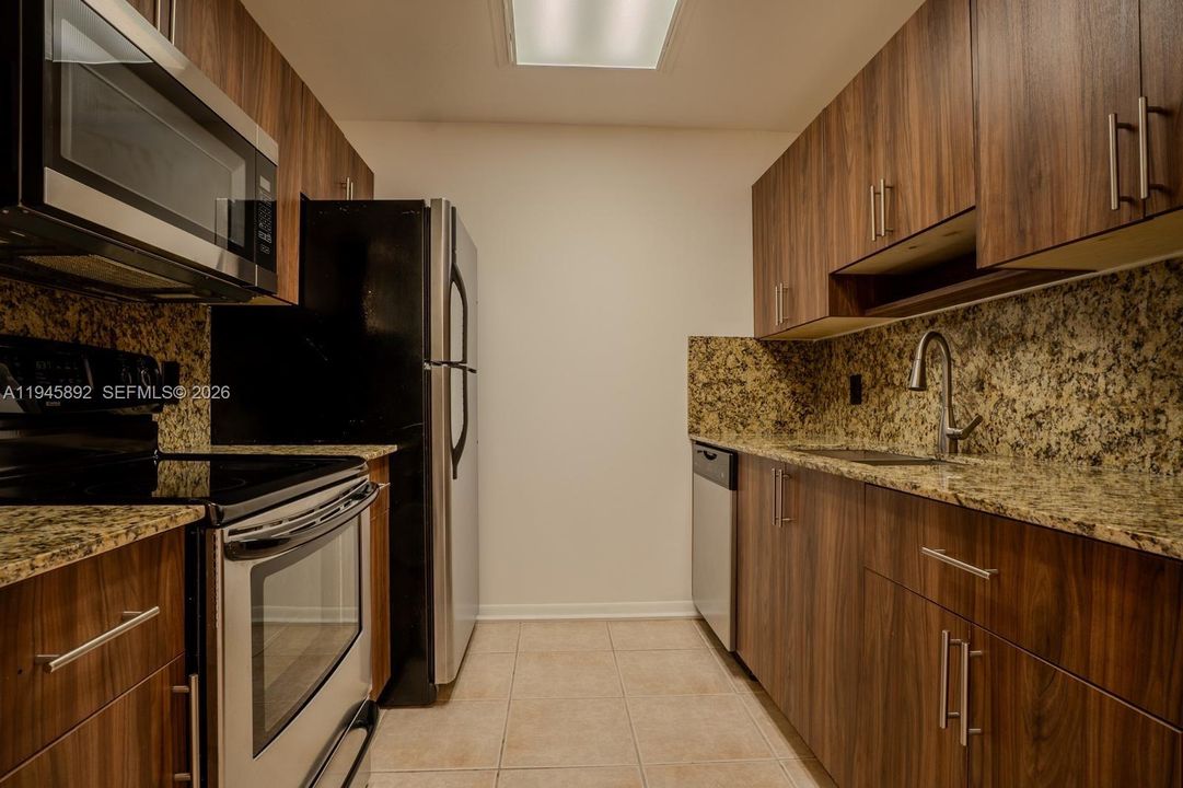 Active With Contract: $119,000 (1 beds, 1 baths, 585 Square Feet)