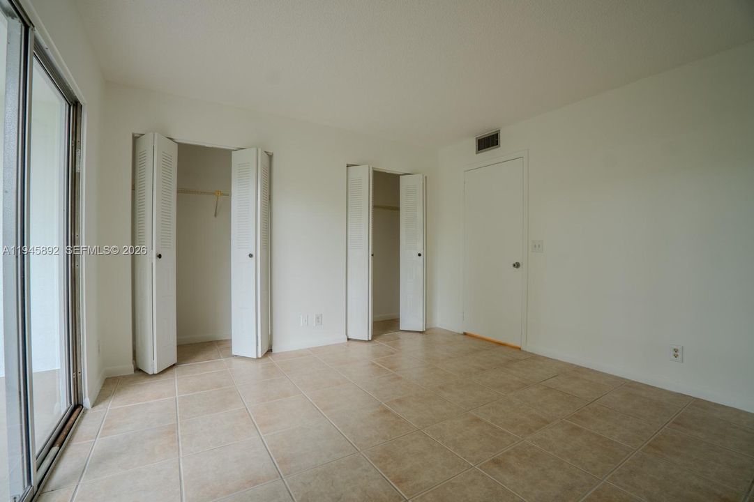 Active With Contract: $119,000 (1 beds, 1 baths, 585 Square Feet)