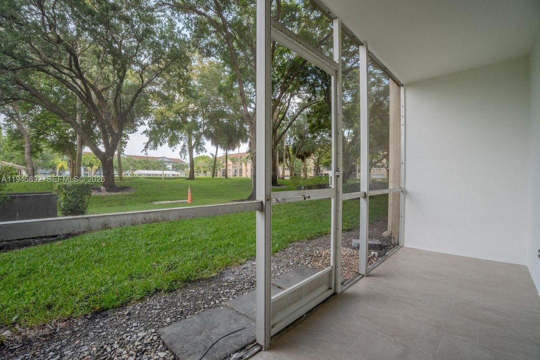 Active With Contract: $119,000 (1 beds, 1 baths, 585 Square Feet)