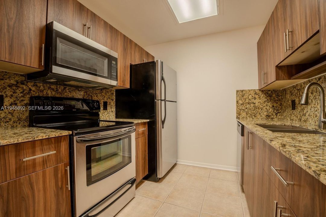 Active With Contract: $119,000 (1 beds, 1 baths, 585 Square Feet)