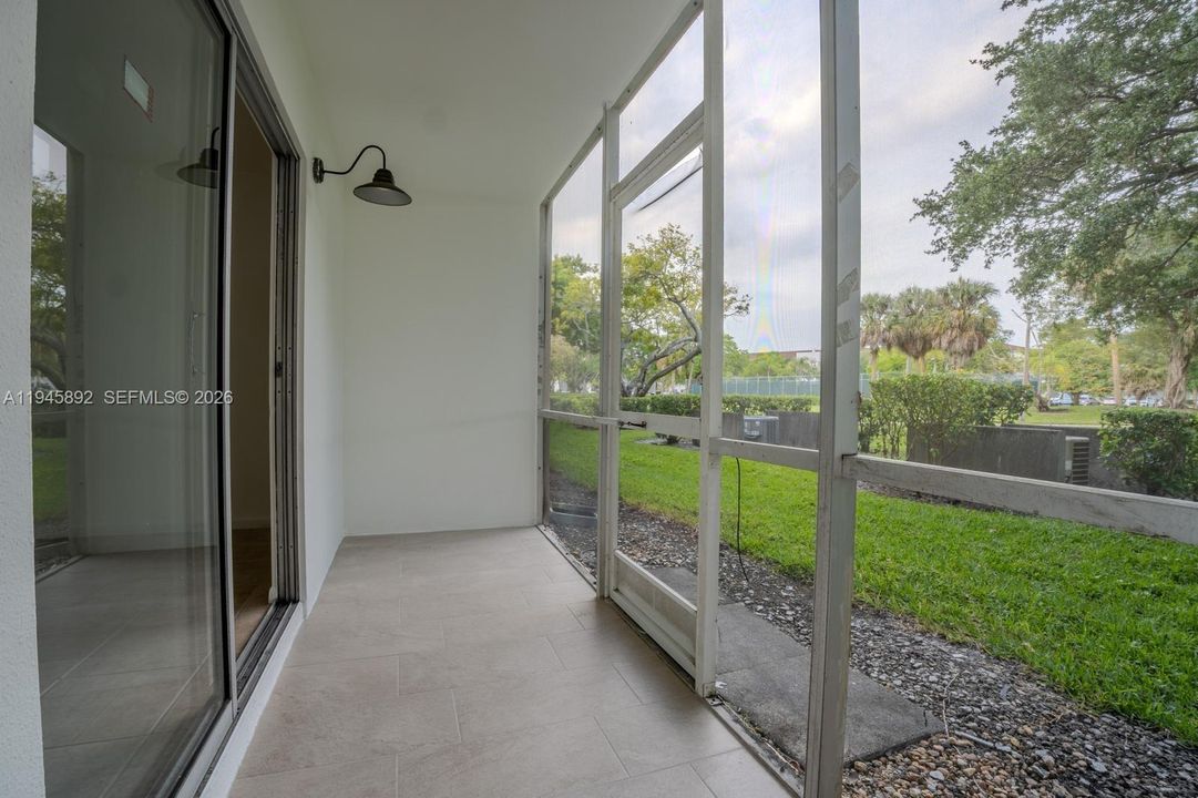 Active With Contract: $119,000 (1 beds, 1 baths, 585 Square Feet)