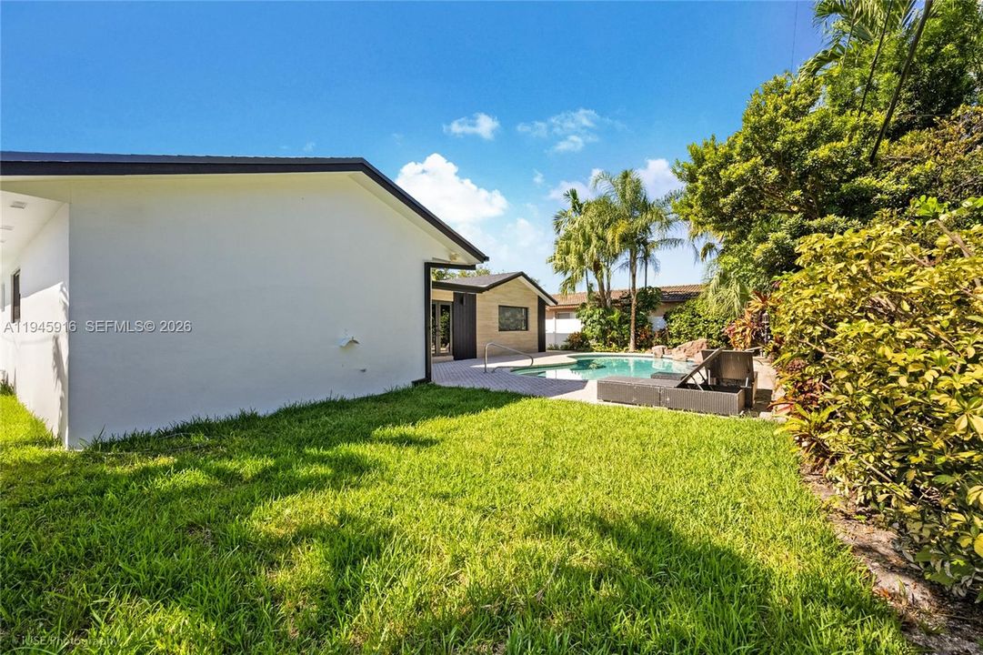 Vendido Recientemente: $1,595,000 (6 camas, 4 baños, 2907 Pies cuadrados)