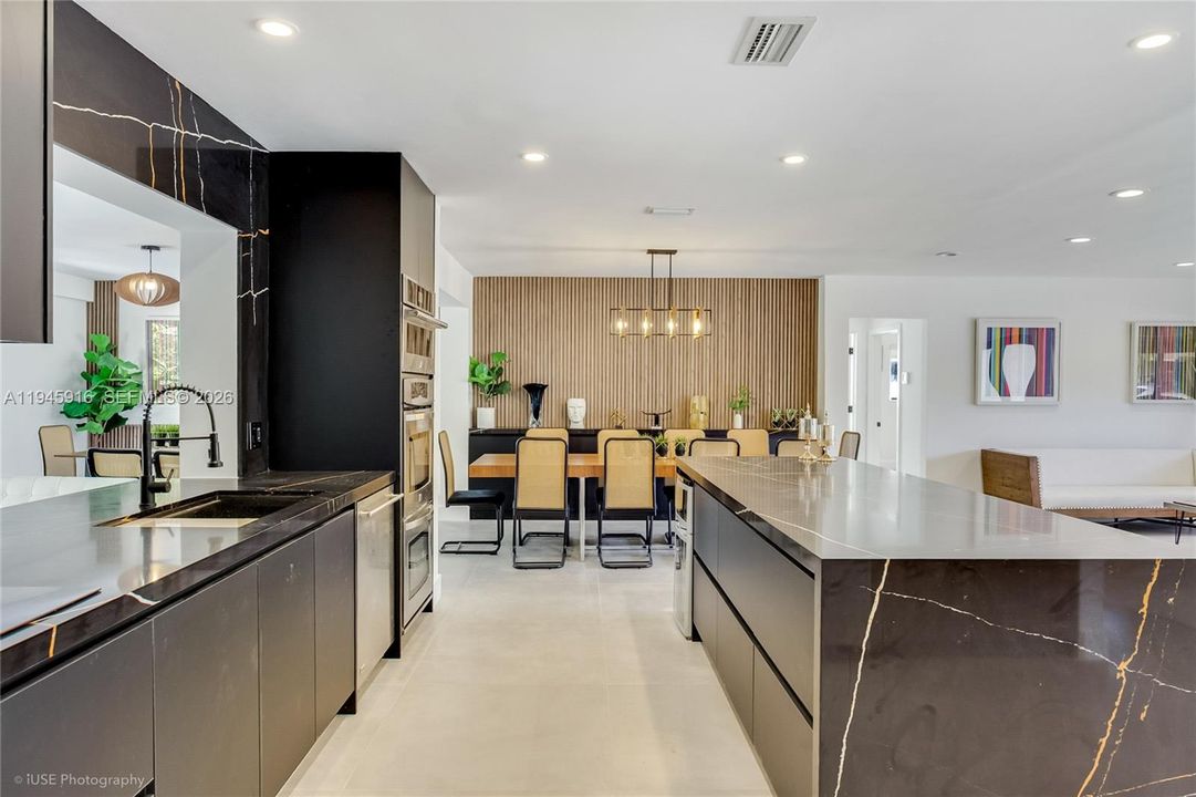 Vendido Recientemente: $1,595,000 (6 camas, 4 baños, 2907 Pies cuadrados)