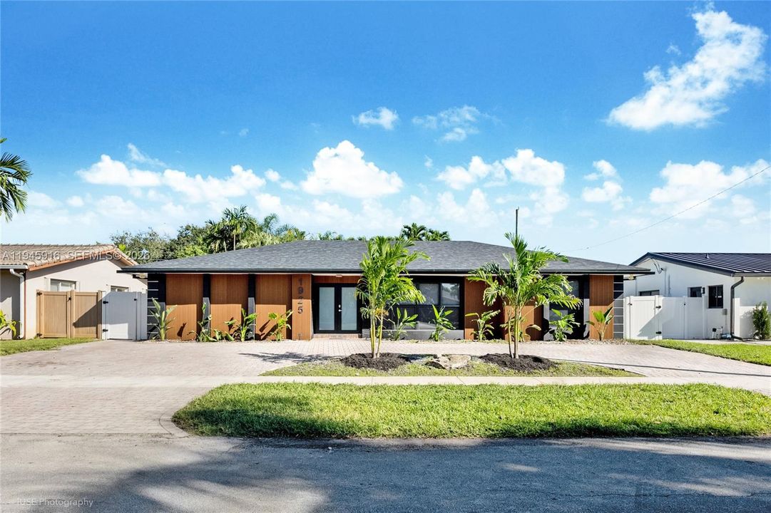 Vendido Recientemente: $1,595,000 (6 camas, 4 baños, 2907 Pies cuadrados)