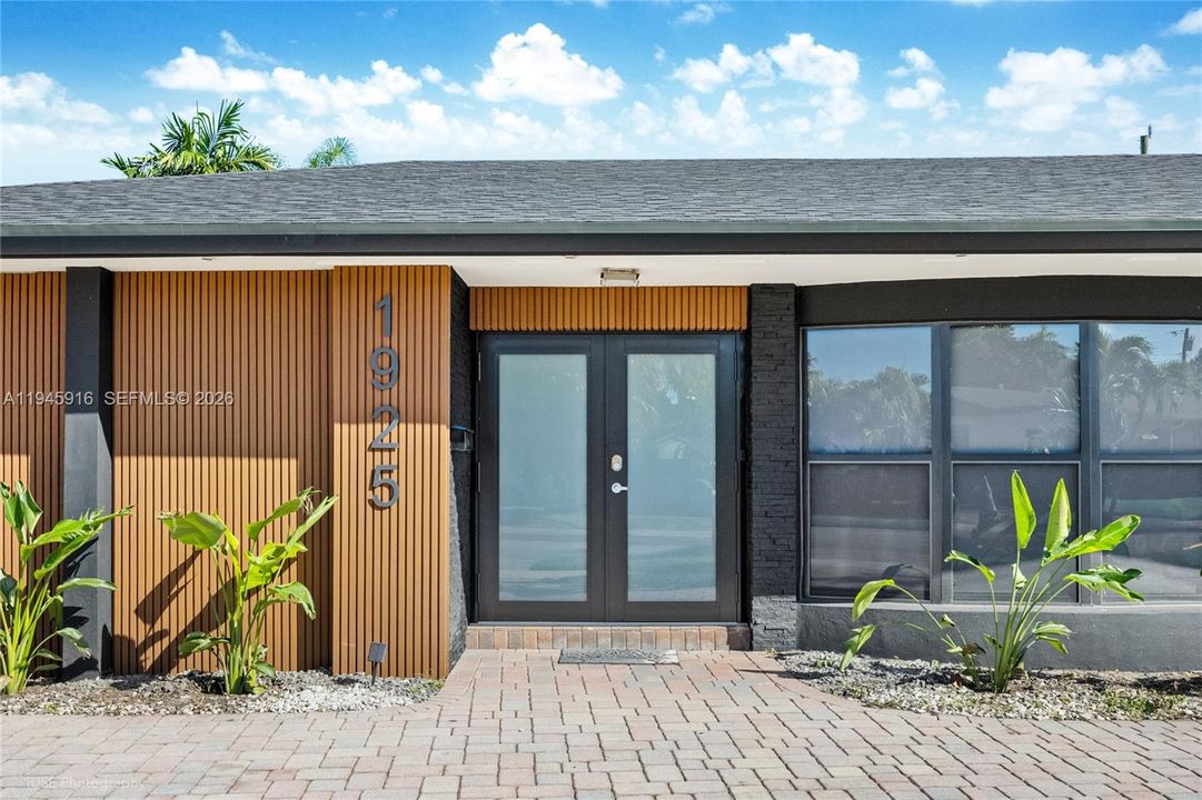 Vendido Recientemente: $1,595,000 (6 camas, 4 baños, 2907 Pies cuadrados)