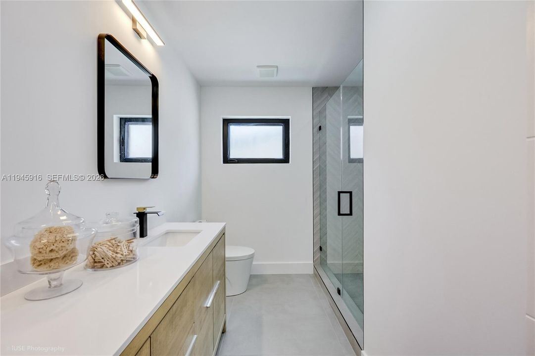 Vendido Recientemente: $1,595,000 (6 camas, 4 baños, 2907 Pies cuadrados)