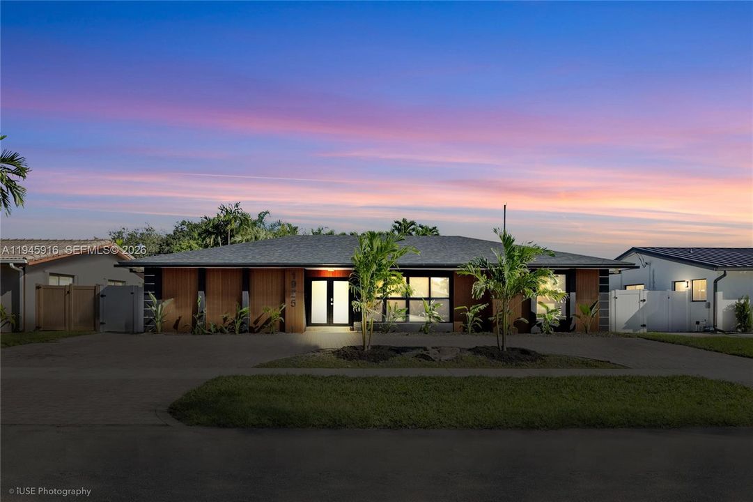 Vendido Recientemente: $1,595,000 (6 camas, 4 baños, 2907 Pies cuadrados)