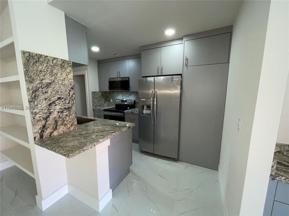 Active With Contract: $280,000 (2 beds, 2 baths, 1100 Square Feet)