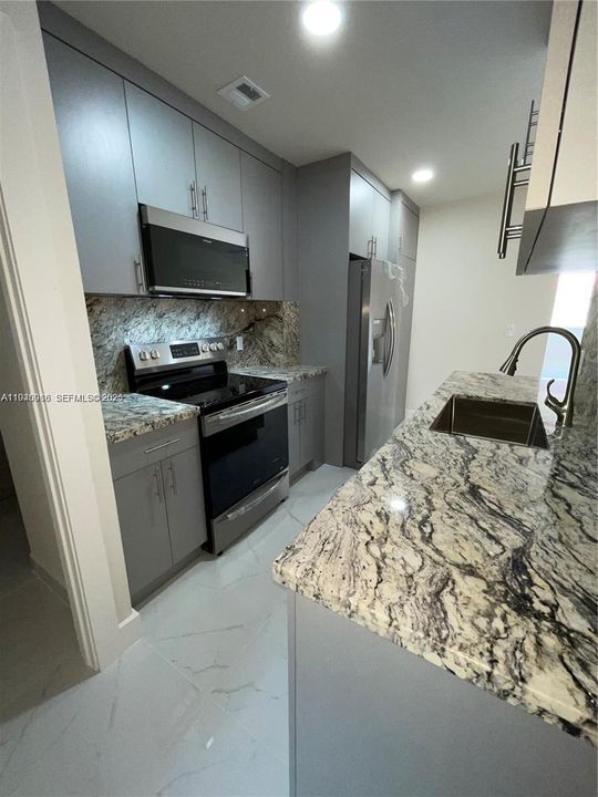 Active With Contract: $280,000 (2 beds, 2 baths, 1100 Square Feet)