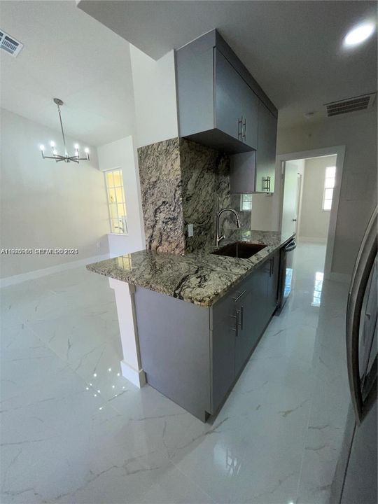 Active With Contract: $280,000 (2 beds, 2 baths, 1100 Square Feet)