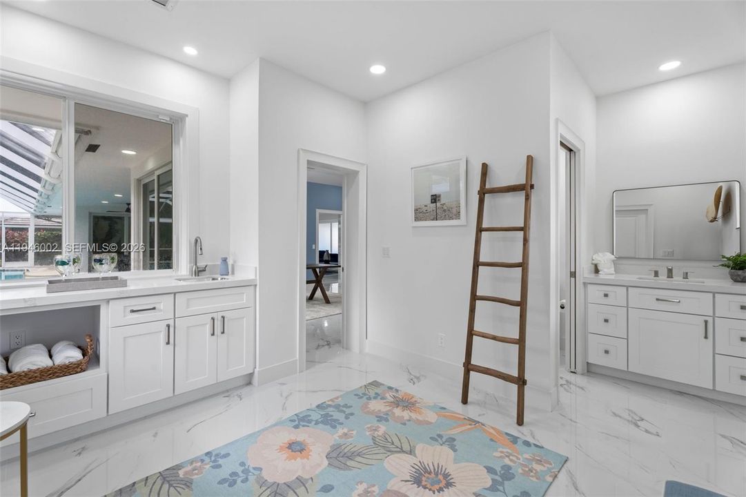 Recently Rented: $14,000 (4 beds, 4 baths, 3820 Square Feet)