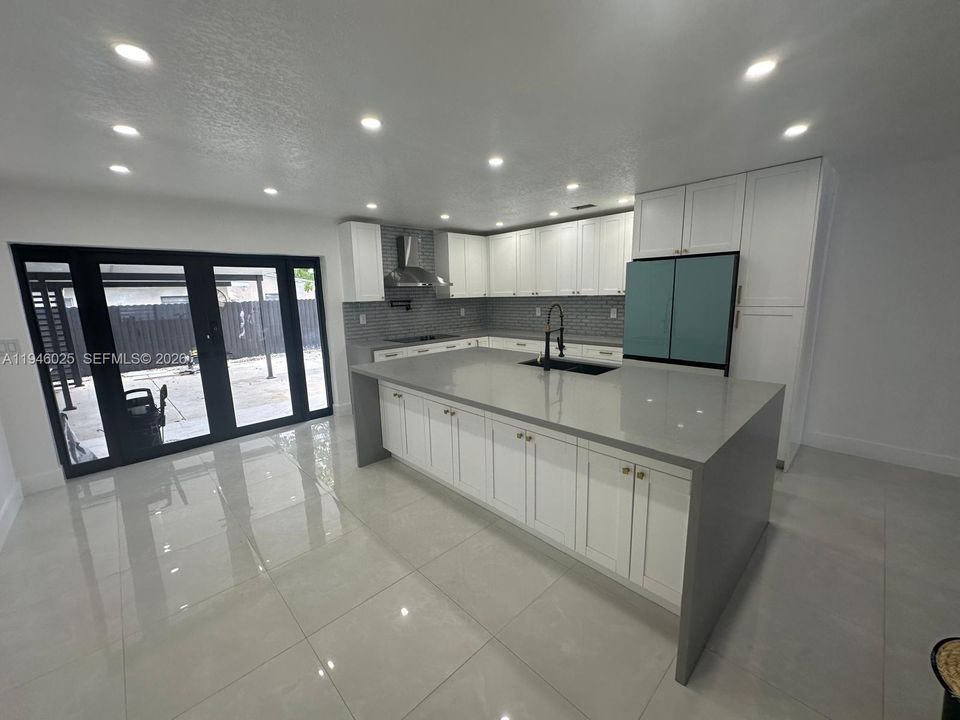 Activo con contrato: $880,000 (4 camas, 3 baños, 2380 Pies cuadrados)