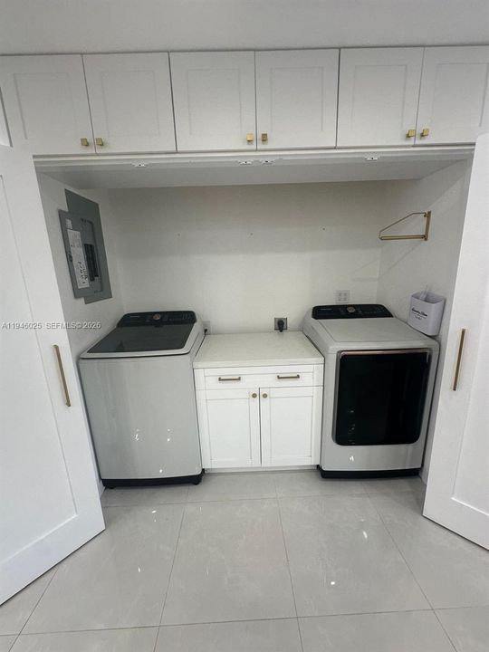 Activo con contrato: $880,000 (4 camas, 3 baños, 2380 Pies cuadrados)