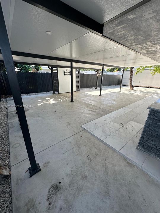 Activo con contrato: $880,000 (4 camas, 3 baños, 2380 Pies cuadrados)