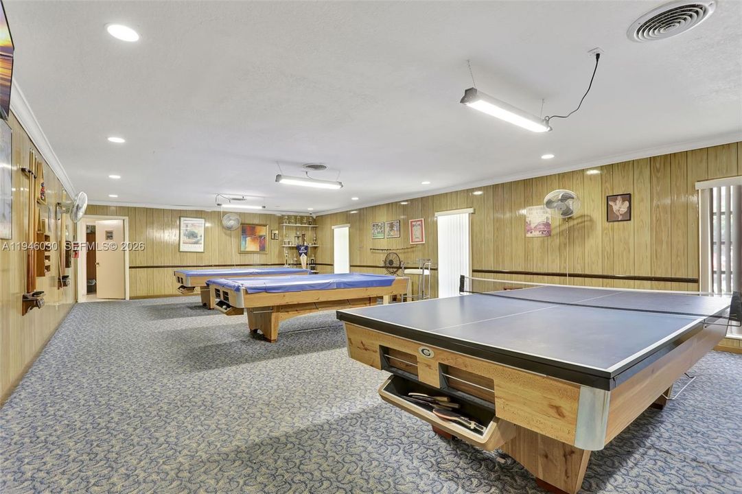 合同活跃: $129,900 (2 贝兹, 2 浴室, 990 平方英尺)