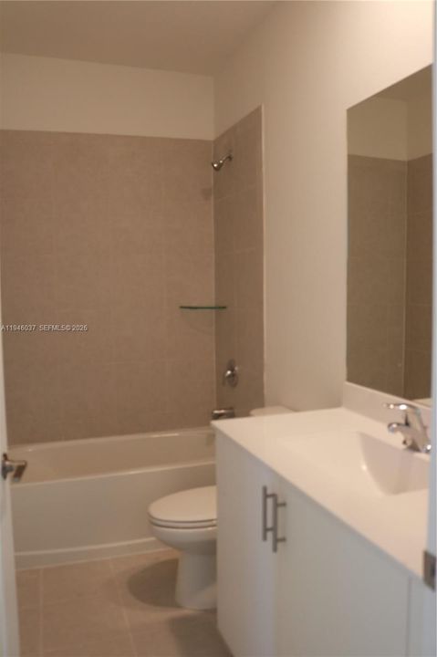 For Sale: $425,000 (3 beds, 3 baths, 1328 Square Feet)