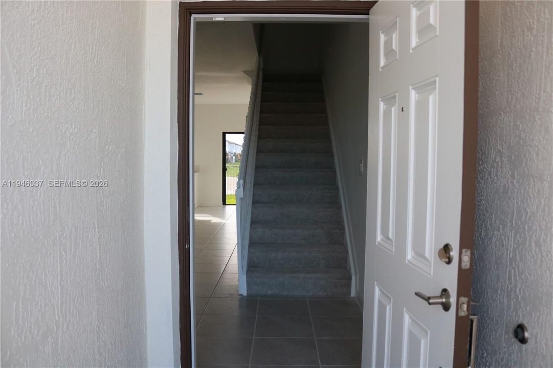For Sale: $425,000 (3 beds, 3 baths, 1328 Square Feet)