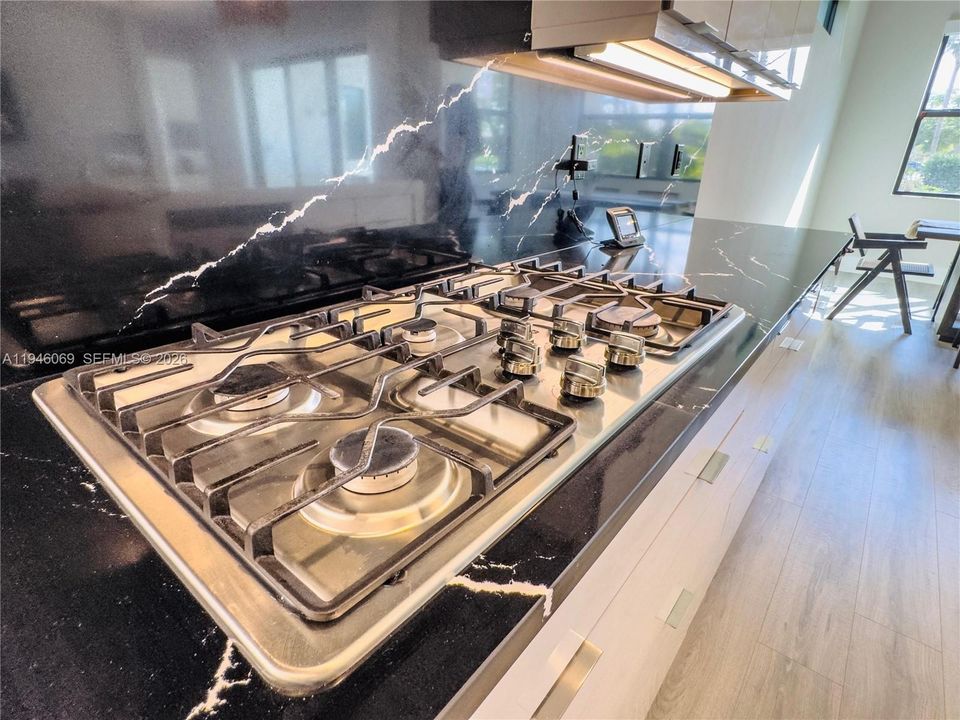 На продажу: $999,999 (3 спален, 3 ванн, 2543 Квадратных фут)