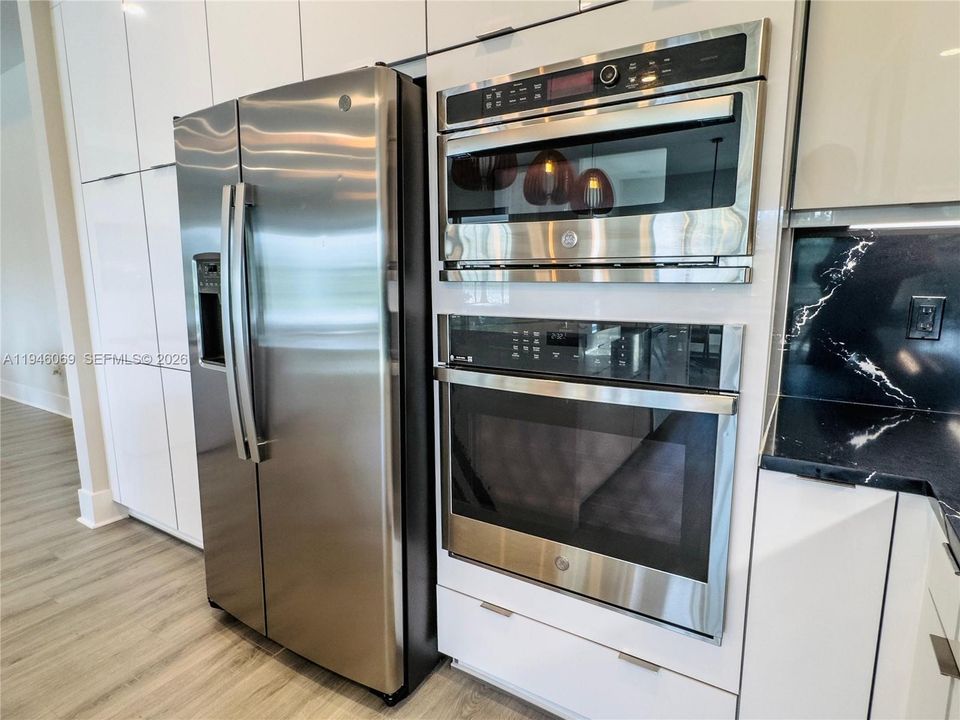 На продажу: $999,999 (3 спален, 3 ванн, 2543 Квадратных фут)
