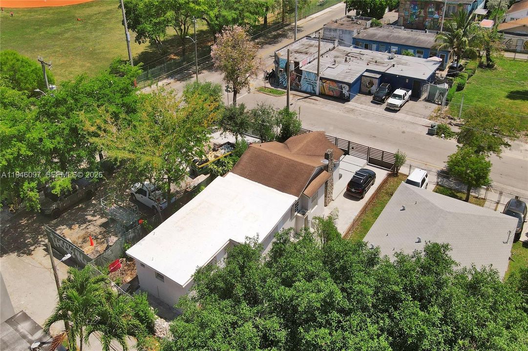 For Sale: $1,600,000 (2 beds, 1 baths, 1594 Square Feet)