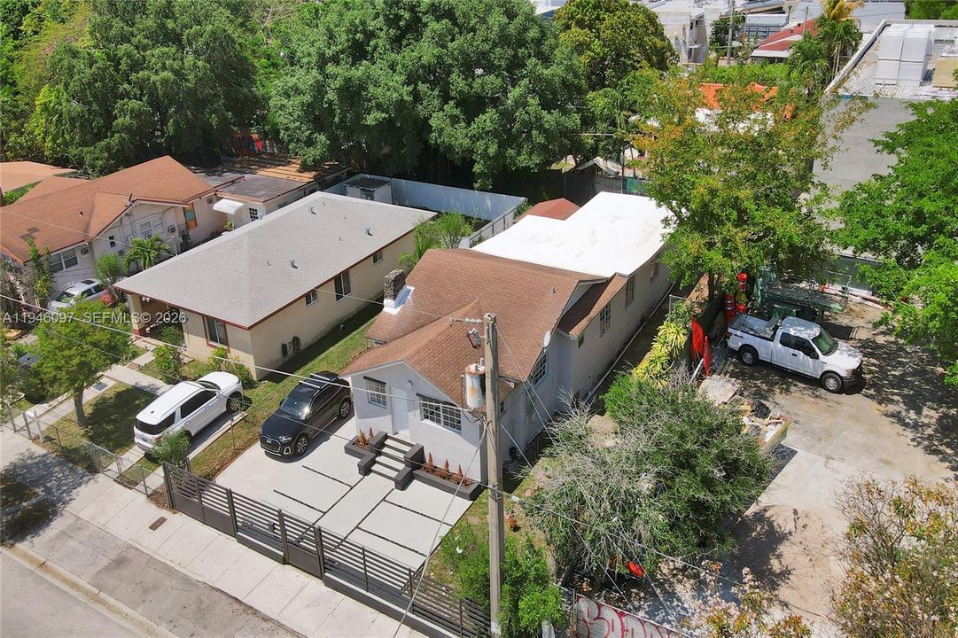 For Sale: $1,600,000 (2 beds, 1 baths, 1594 Square Feet)