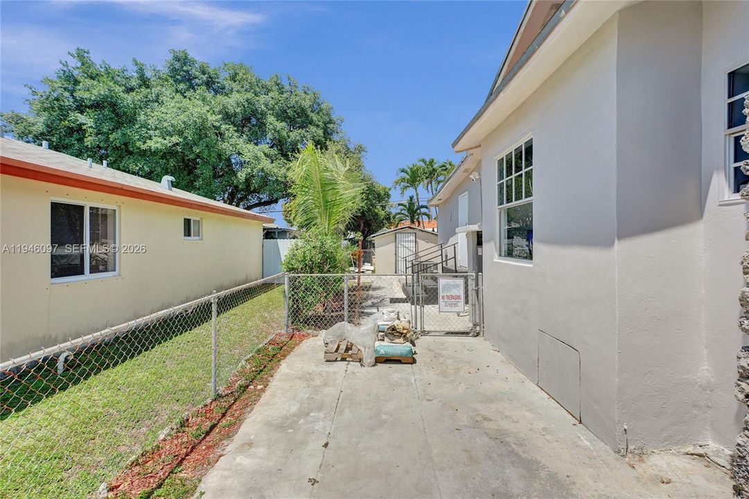 For Sale: $1,600,000 (2 beds, 1 baths, 1594 Square Feet)