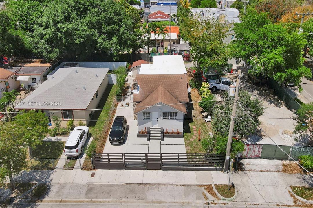 For Sale: $1,600,000 (2 beds, 1 baths, 1594 Square Feet)