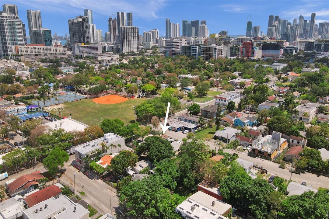 For Sale: $1,600,000 (2 beds, 1 baths, 1594 Square Feet)