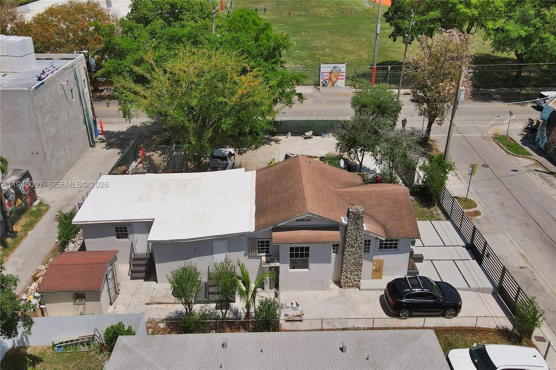 For Sale: $1,600,000 (2 beds, 1 baths, 1594 Square Feet)