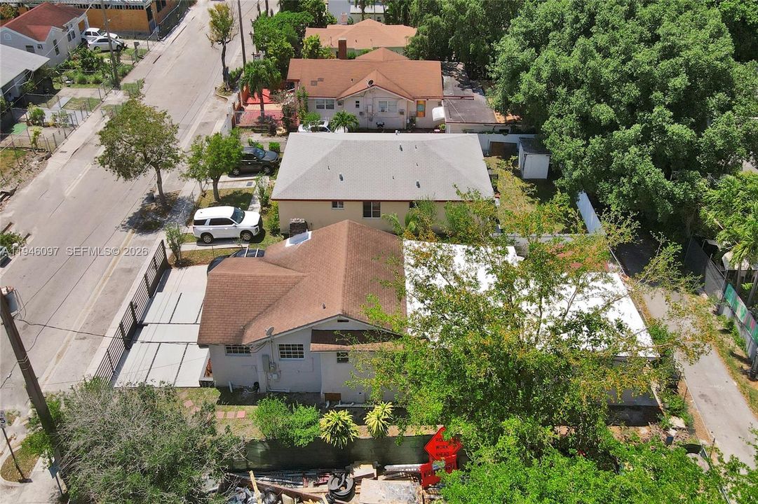 For Sale: $1,600,000 (2 beds, 1 baths, 1594 Square Feet)