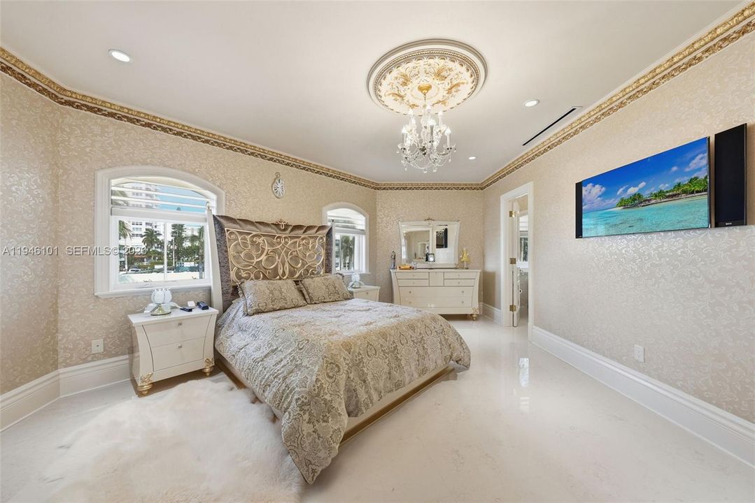 For Sale: $21,900,000 (7 beds, 6 baths, 8197 Square Feet)