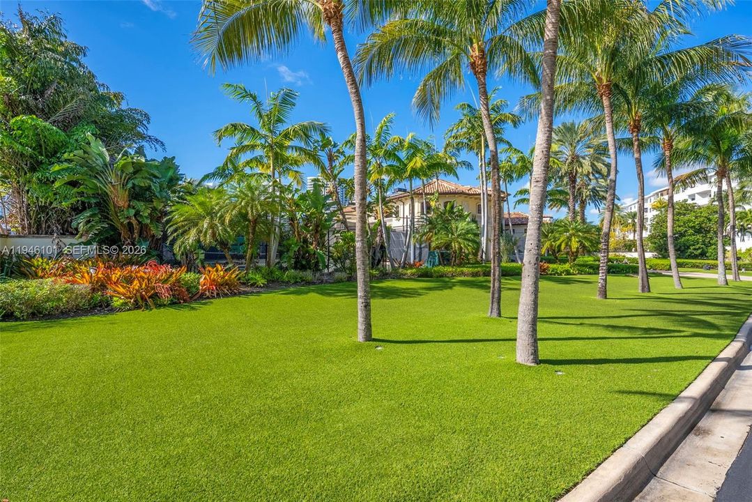 For Sale: $21,900,000 (7 beds, 6 baths, 8197 Square Feet)