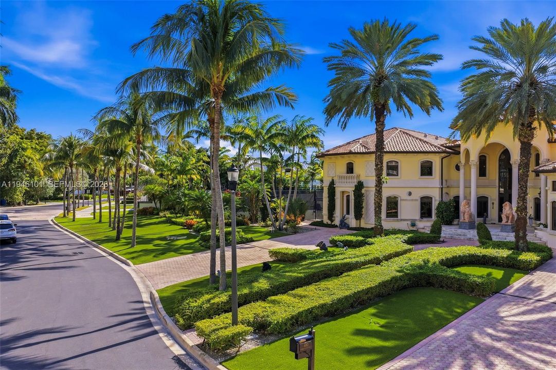 For Sale: $21,900,000 (7 beds, 6 baths, 8197 Square Feet)