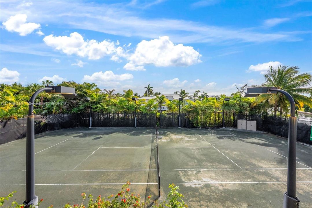 For Sale: $21,900,000 (7 beds, 6 baths, 8197 Square Feet)