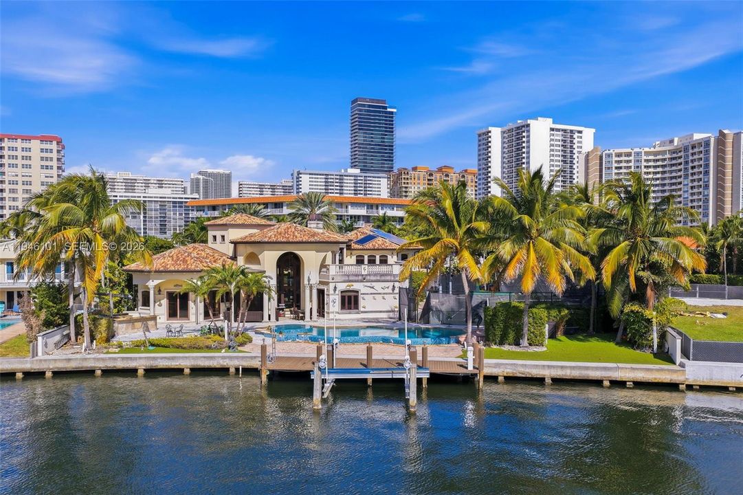 For Sale: $21,900,000 (7 beds, 6 baths, 8197 Square Feet)