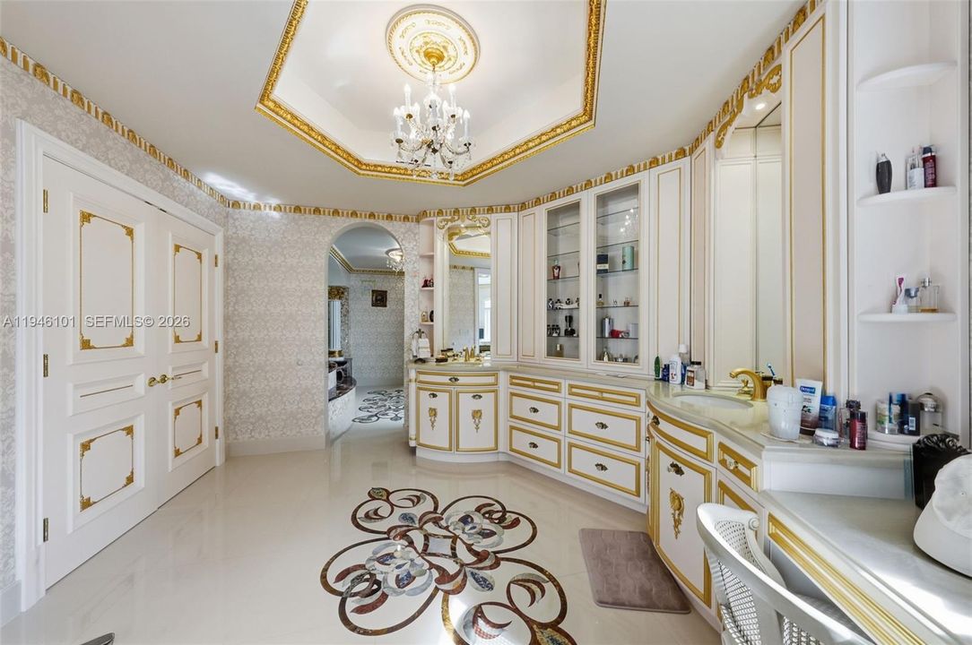 For Sale: $21,900,000 (7 beds, 6 baths, 8197 Square Feet)