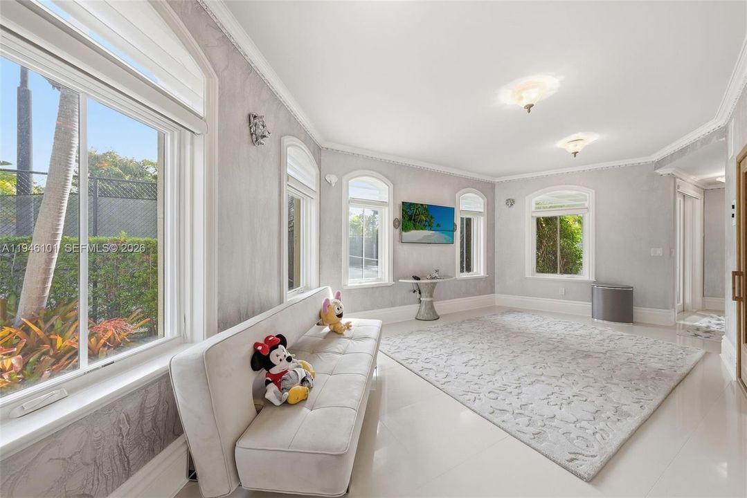 For Sale: $21,900,000 (7 beds, 6 baths, 8197 Square Feet)
