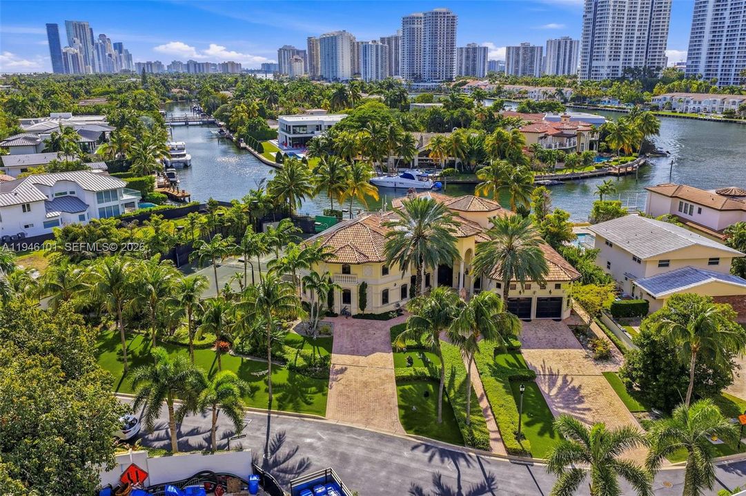 For Sale: $21,900,000 (7 beds, 6 baths, 8197 Square Feet)