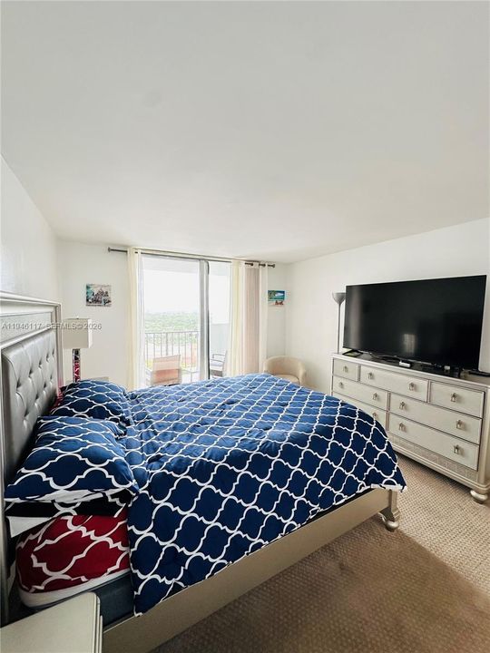 For Sale: $189,000 (1 beds, 1 baths, 873 Square Feet)
