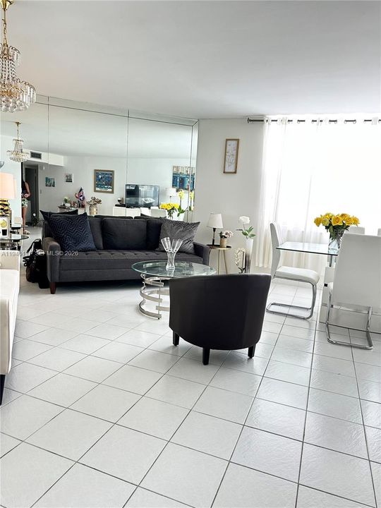 For Sale: $189,000 (1 beds, 1 baths, 873 Square Feet)