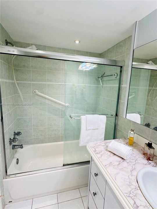 For Sale: $189,000 (1 beds, 1 baths, 873 Square Feet)