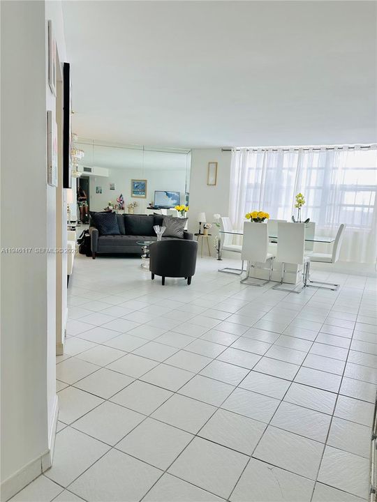 For Sale: $189,000 (1 beds, 1 baths, 873 Square Feet)