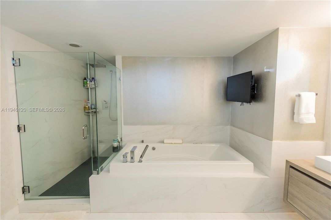 For Sale: $1,119,000 (3 beds, 2 baths, 1705 Square Feet)